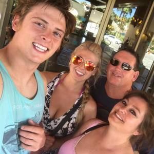 Meet your Posher, Tera